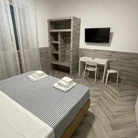 Holiday Rooms Ро Екстериор снимка