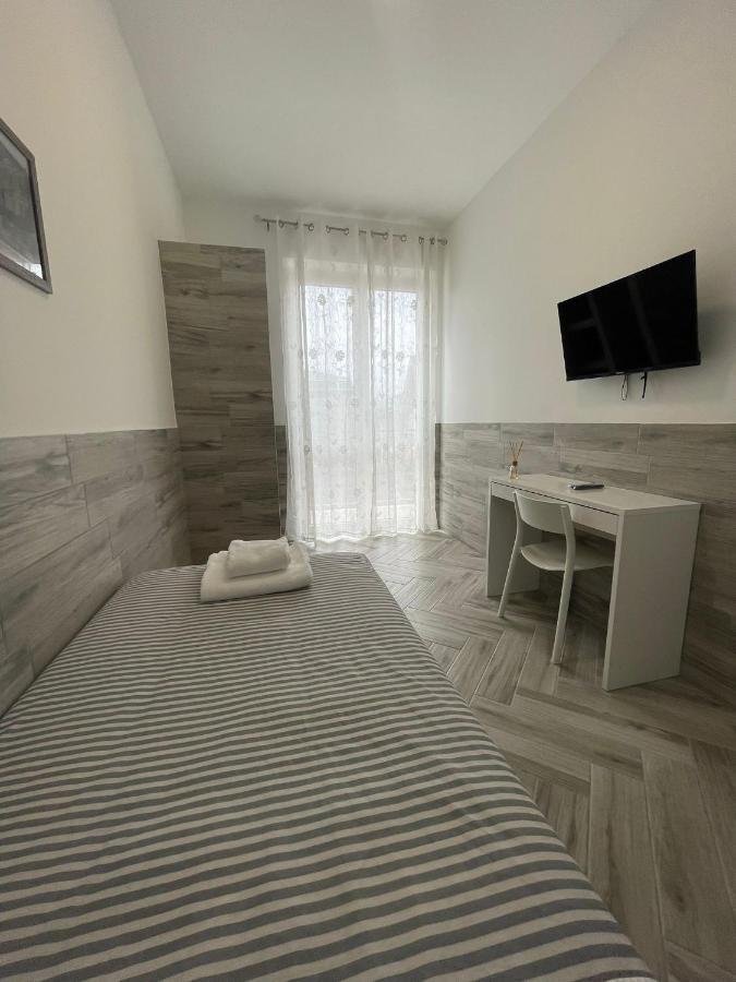 Holiday Rooms Ро Екстериор снимка